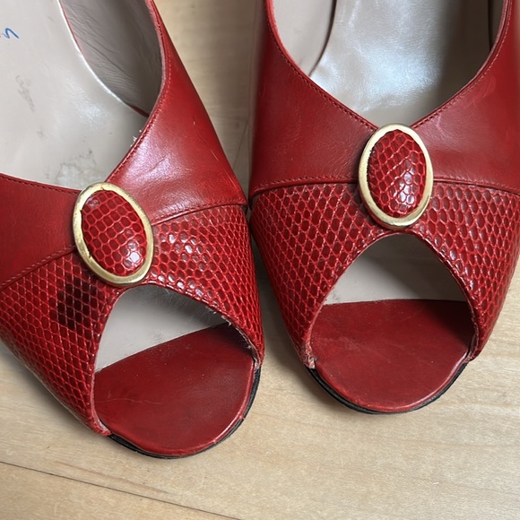 AS IS*  Ferragamo Slingback Heels with *one dark stain on right toe. 8.5N - Picture 4 of 9